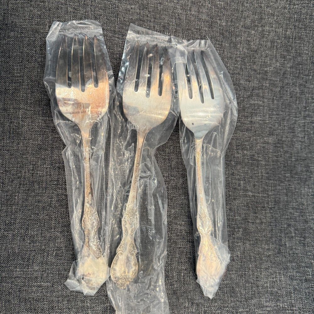 Vintage New 3x Wm Rogers Mfg Co. Extra Plate Original Valley Rose 9 Serving Fork